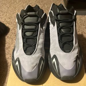 YEEZY BOOST 700 MNVN 'GEODE'